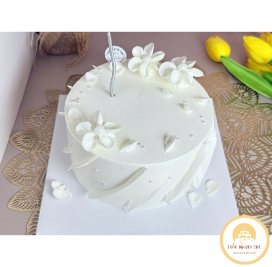 Bánh Kem Sữa Tươi Hoa Trắng | BKST62 Size 16